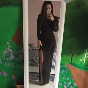 Elegant black dress with sleeves